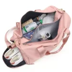 Sac de sport gym avec poches humides vue interieur Sac de sport gym avec poches humides bandouliere femme