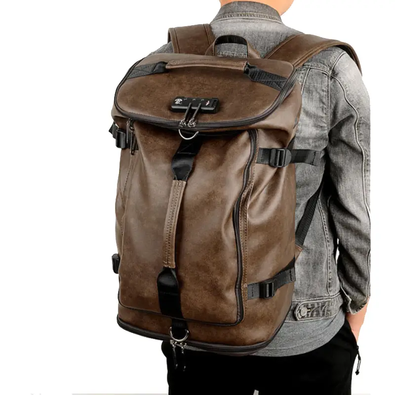 Sac de voyage cabine homme sac à dos porté sur le dos par un homme