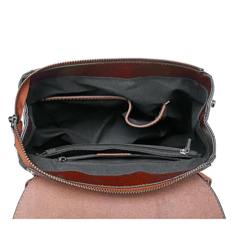 Petit sac à dos en cuir pratique et élégant pour femme interieur