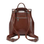 Petit sac à dos en cuir pratique et élégant vue de dos Petit sac à dos en cuir pratique et élégant vue de dos