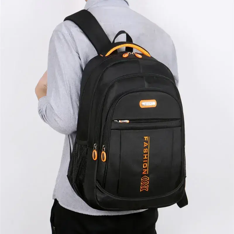 Petit sac à dos étanche et resistant pour sport ou voyages porté