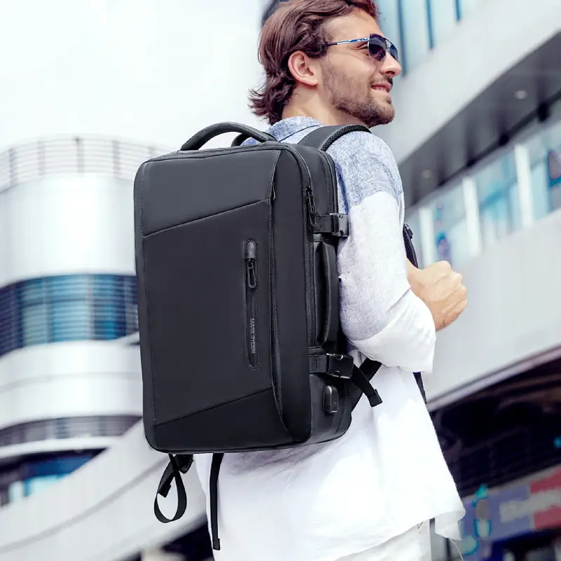 Sac à dos de voyage extensible et ergonomique porté