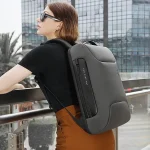 Sac à dos imperméable de ville résistant avec rangement sécurisé porté femme Sac à dos imperméable de ville résistant avec rangement sécurisé porté femme
