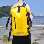 Sac à dos imperméable sport nautique et aventure porté dos Sac à dos imperméable sport nautique et aventure porté dos