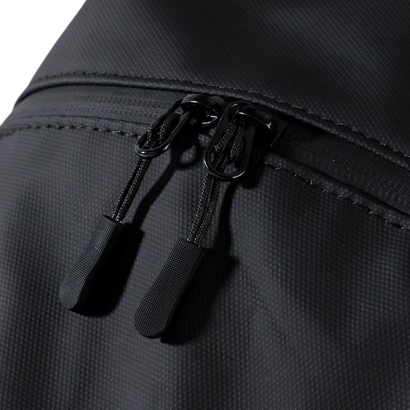 Sac à dos moto avec porte casque étanche et polyvalent détail