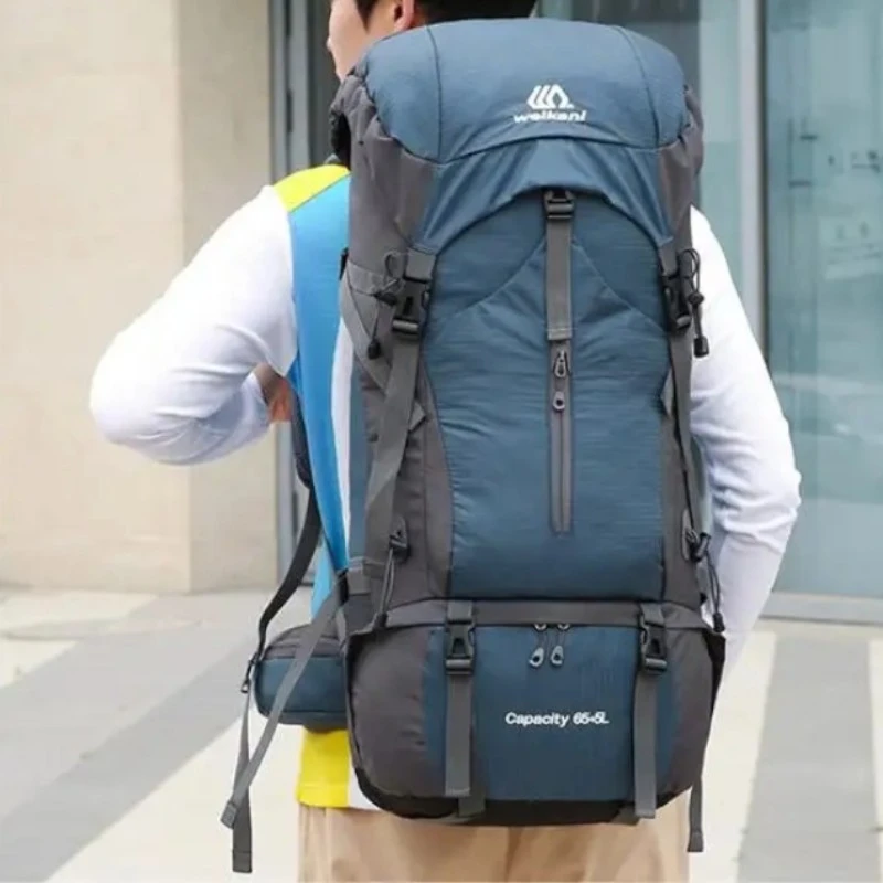 Sac à dos randonnée 70L ultra léger et imperméable porté