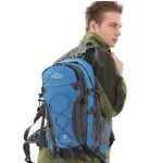 Sac à dos randonnée étanche polyvalent pour aventure porté homme