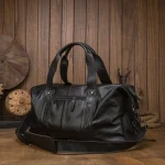 Sac de voyage en cuir noir fond en bois Sac de voyage en cuir noir fond en bois