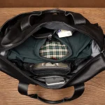 Sac de voyage en cuir noir interieur