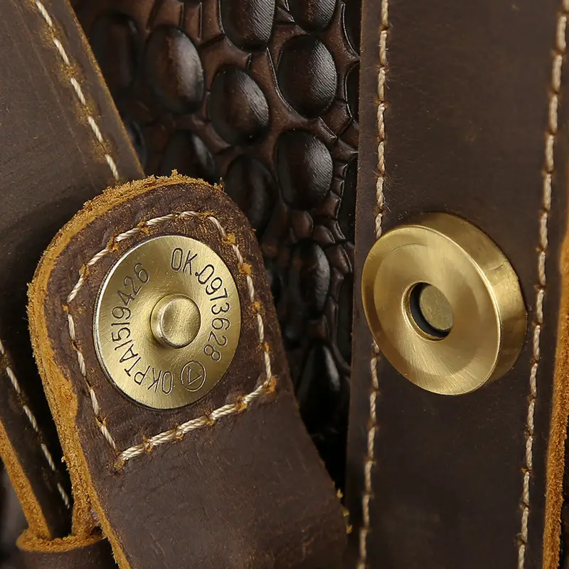 Sac de voyage en cuir pour homme marron détail