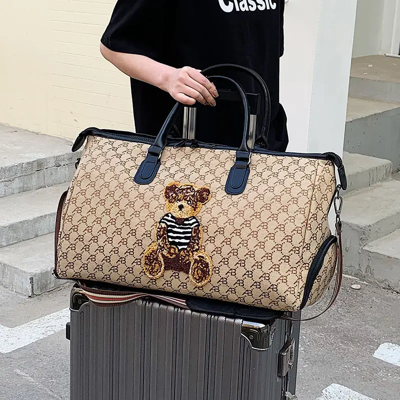 Sac week-end original avec bandoulière sur valise