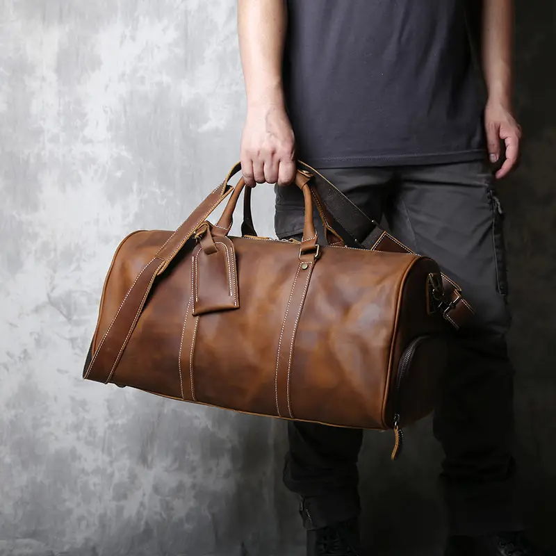 sac de voyage en cuir 50cm porté homme