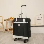 Bagage cabine femme avec roulettes pratique et imperméable noir en contexte Bagage cabine femme avec roulettes pratique et imperméable noir en contexte