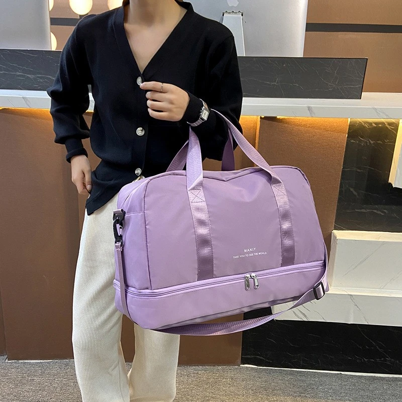 Bagage cabine sac de voyage élégant et pratique pour femme porté au bras