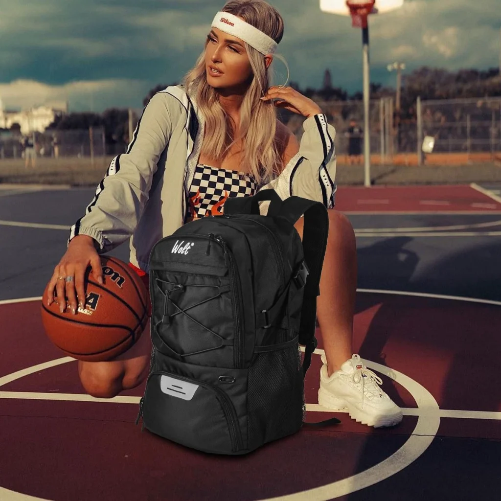 Sac de basket à dos pratique avec rangement chaussures mannequin femme