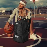 Sac de basket à dos pratique avec rangement chaussures mannequin femme