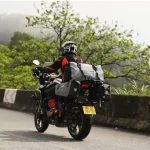 Sac étanche moto 40 litres polyvalent parfait pour l'aventure lifestyle gris Sac étanche moto 40 litres polyvalent parfait pour l'aventure lifestyle gris