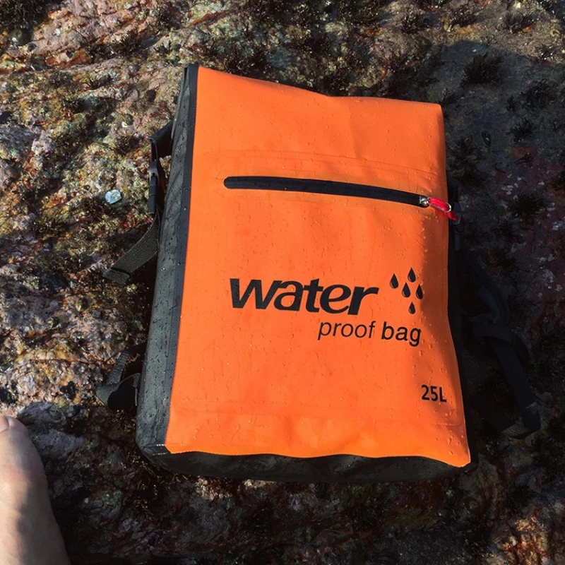 Sac étanche pour randonnée et sports nautiques lifestyle