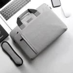 Sac pour ordinateur portable sacoche avec poignée sur une table