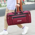 Sac de foot grand format urbain imperméable porté main