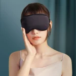 Masque de sommeil doux et confortable porté par femme Masque de sommeil doux et confortable porté par femme