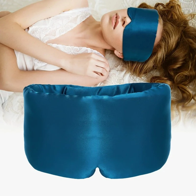Masque de sommeil en soie naturelle femme qui dort