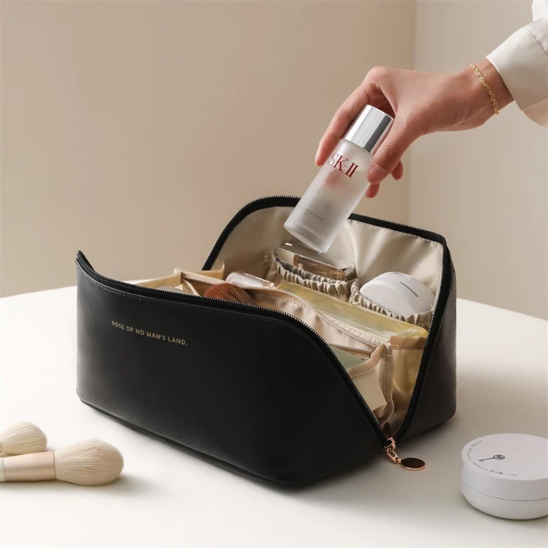 Trousse de toilette de voyage pour femme interieur noir