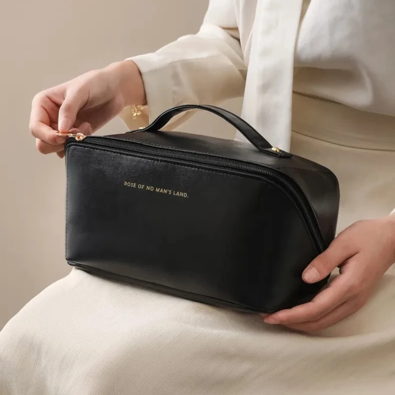 Trousse de toilette de voyage pour femme tailler réelle