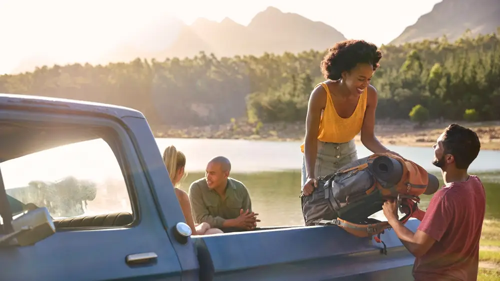 10 indispensables mode pour partir en road trip avec style sac à dos, pièce maîtresse du style nomade